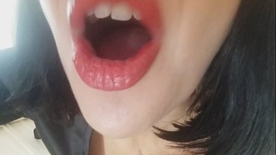 Canım, ögey anan səni bu gün məktəbə buraxmayacaq... Sənə çox ehtiyacım var...